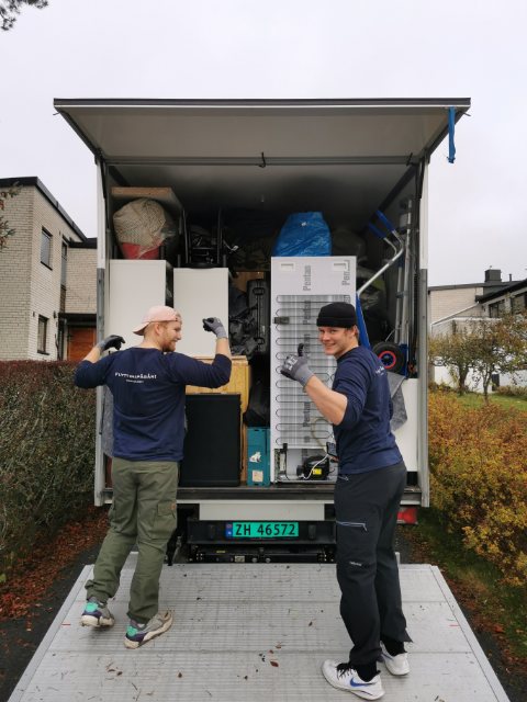 Flytteteam losser flyttebil
